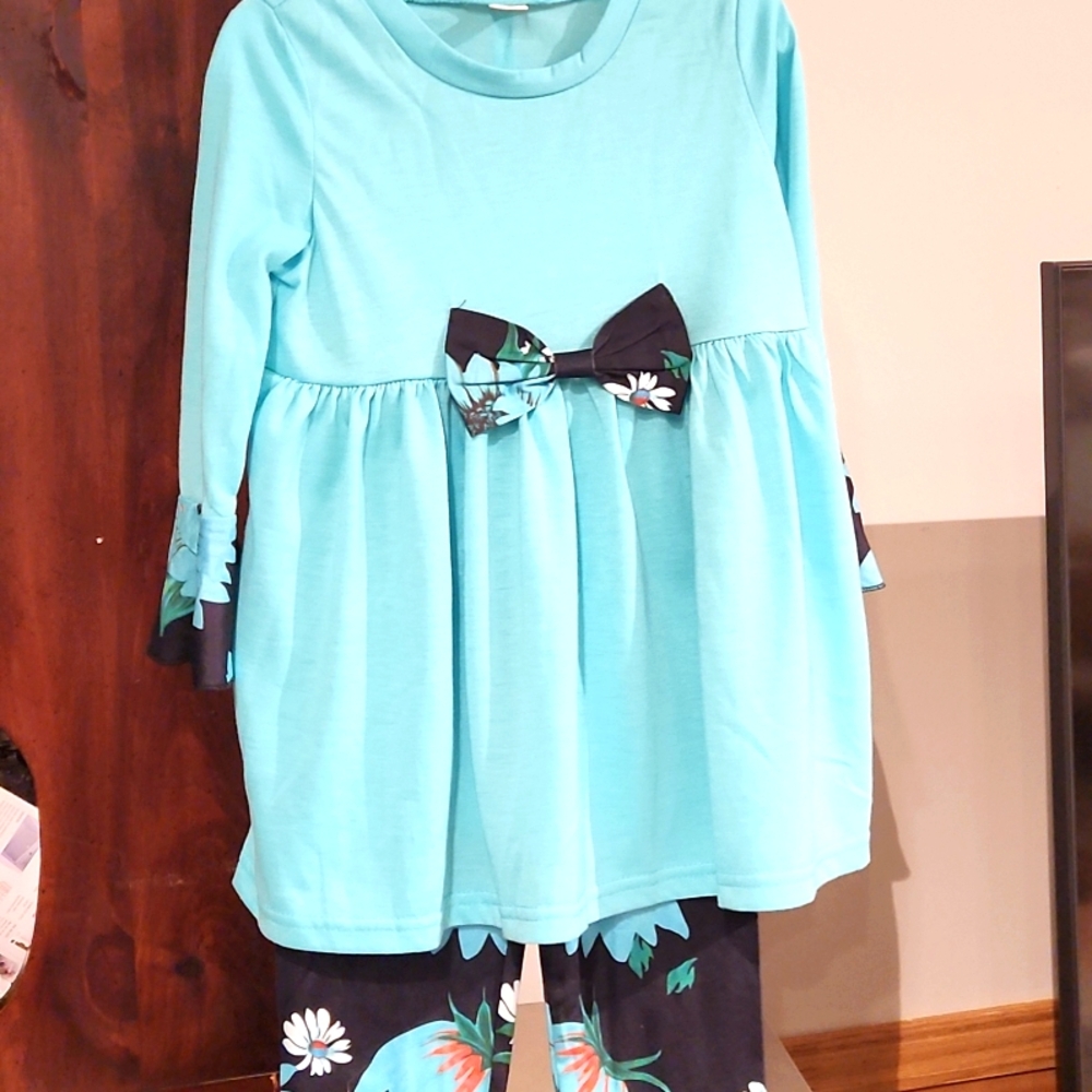 GIRLS NEW 2PC OUTFIT SIZE 3T. PRETTY AQUA SET